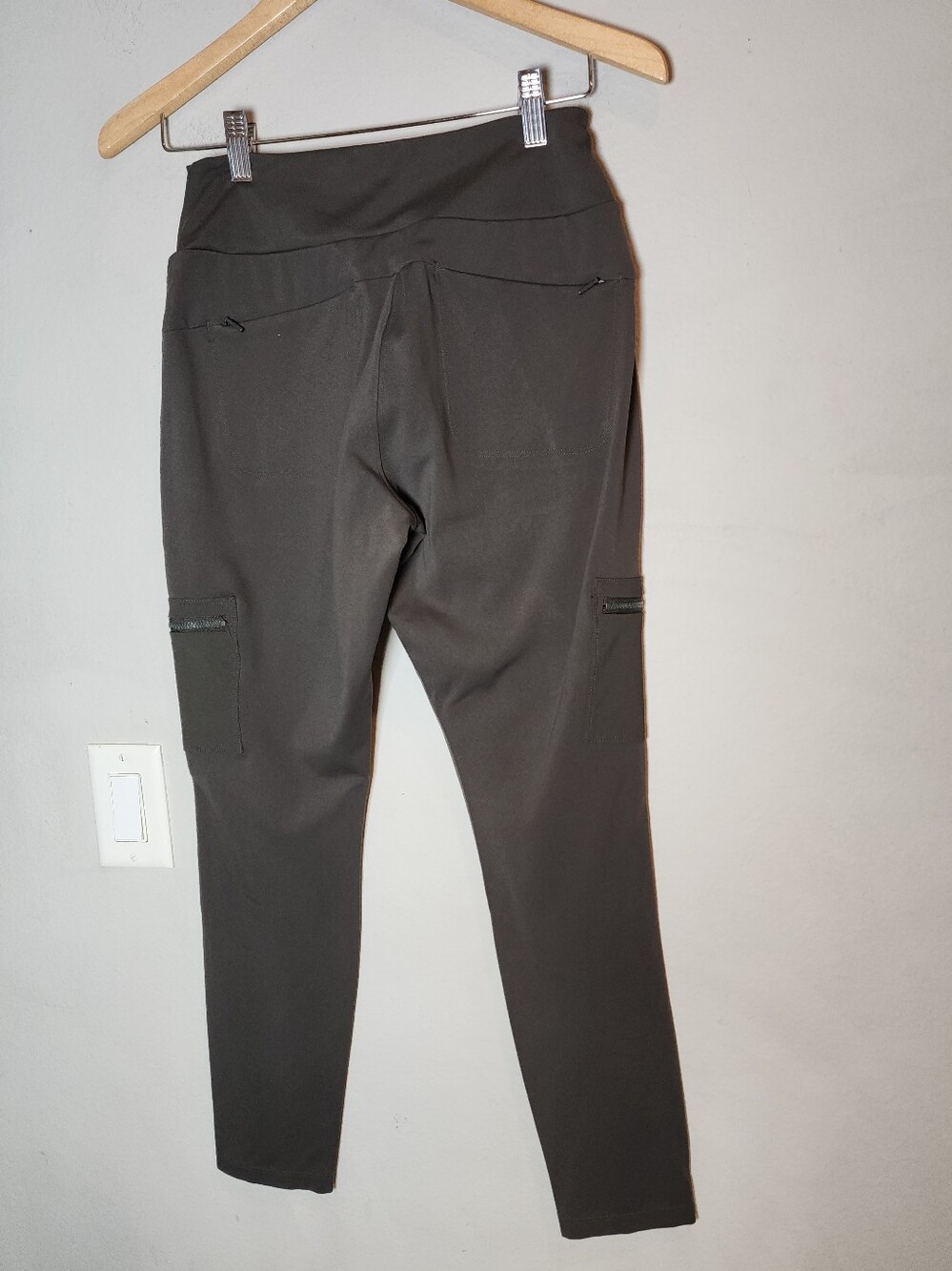 Athleta Headlands Hybrid Cargo Tight Pants Pull On Green Size 8 Hiking Trekking - Picture 3 of 16
